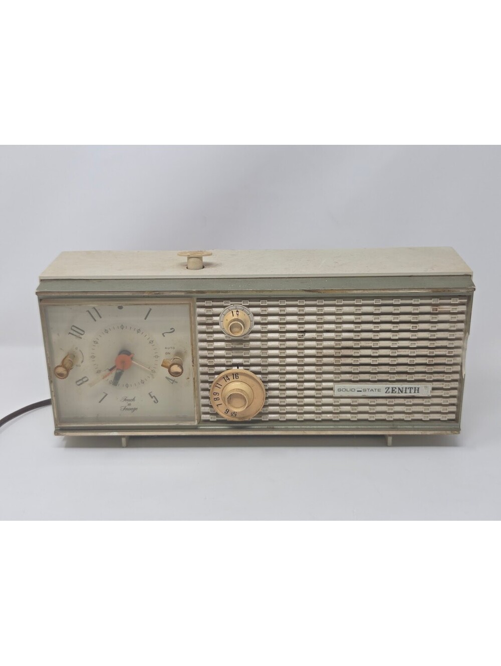 Vintage Zenith Clock Radio AM FM Alarm Mid Century Cream Housing Cracked